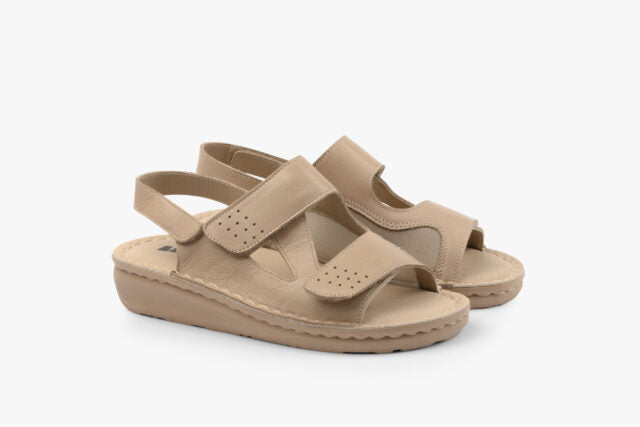 Calm damsandal i läder med flexibel passform – beige