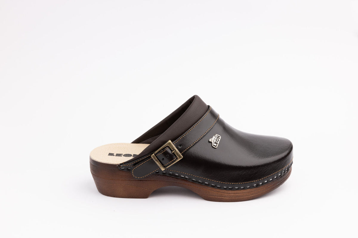 Klassiska damclogs i läder med spänne och lätt PU-sula - brun